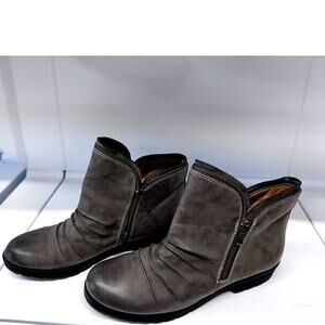 " NATURAL SOUL",Gray Booties, Slouch,Side Zip, Round Toe,Wedge Heel, Size 8.5